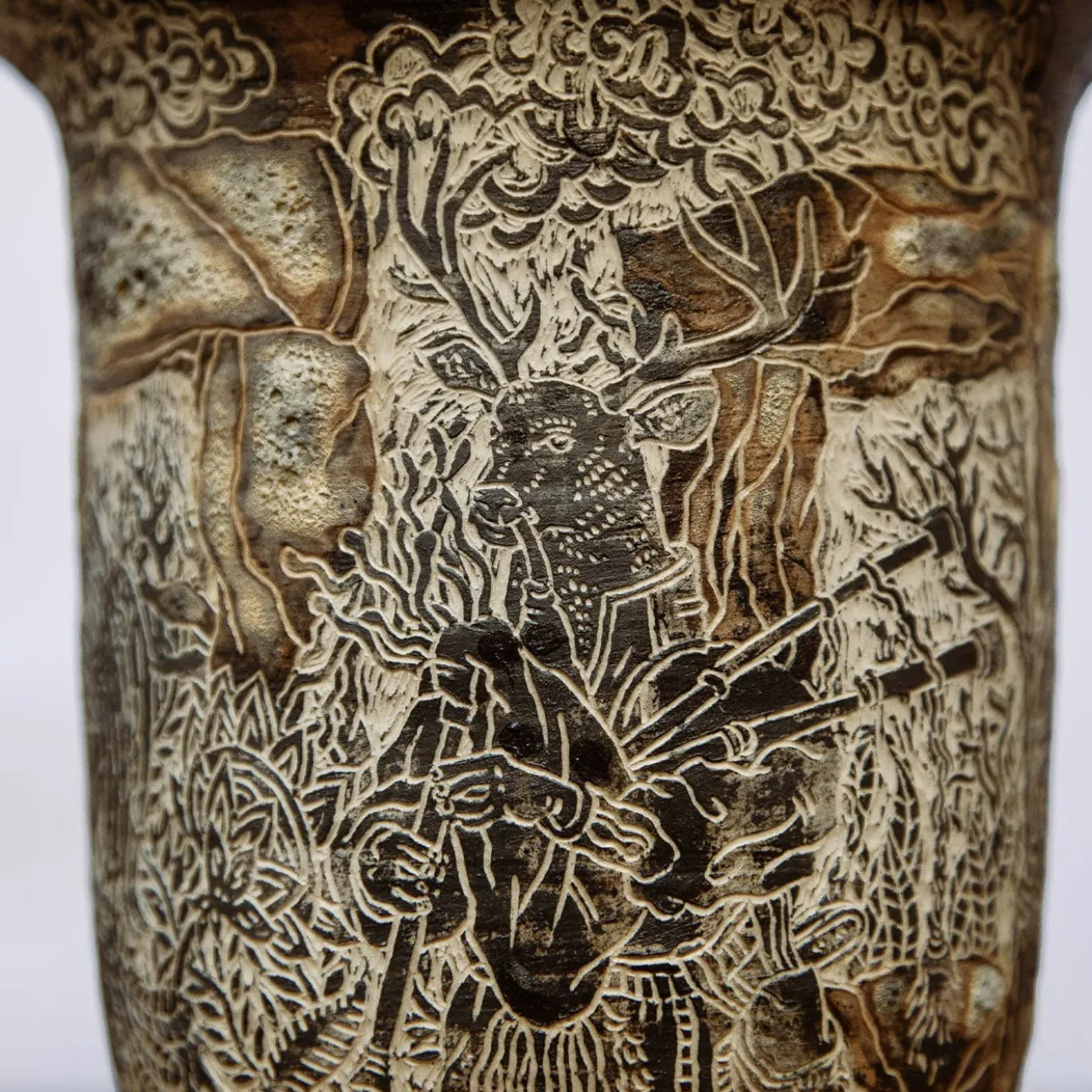 Vaso Stonehenge in gres nero e smalto lavico