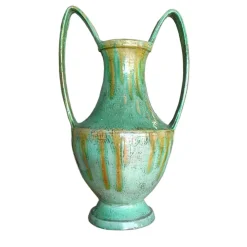 Vaso tradizionale ad anfora verde gocciolante