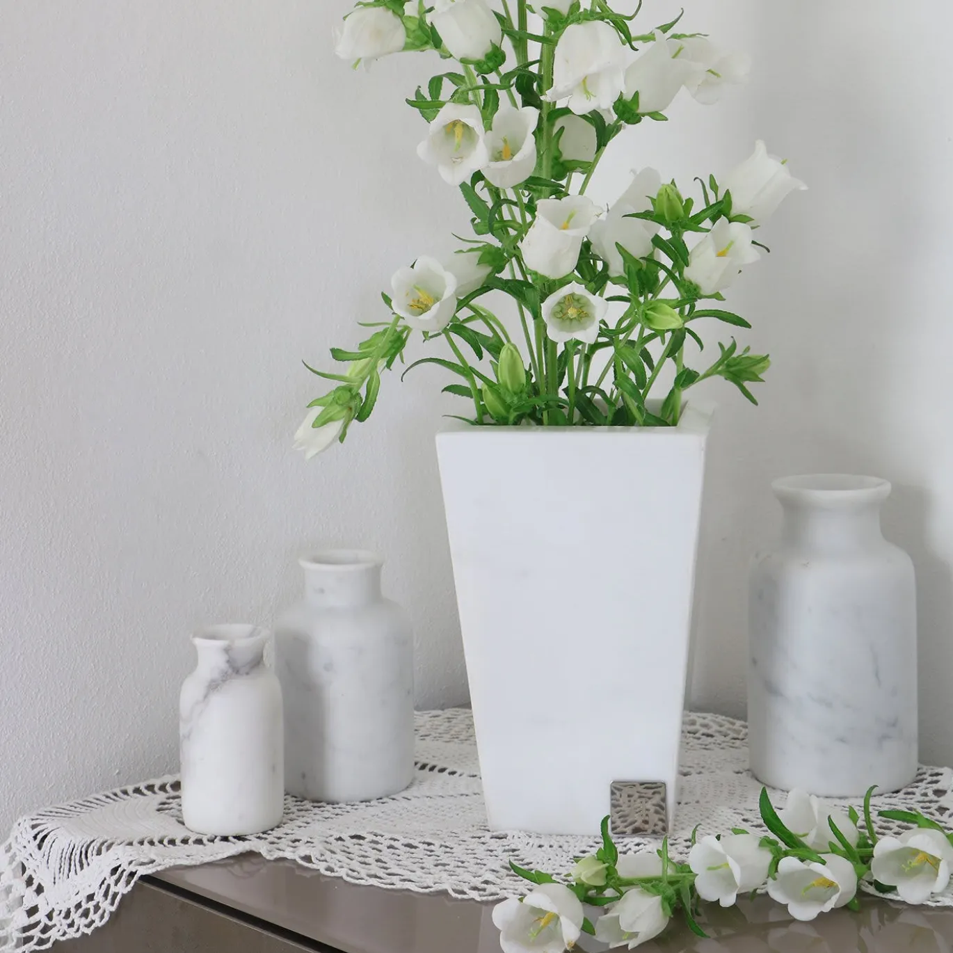 Vaso Trapezio in marmo bianco di Carrara