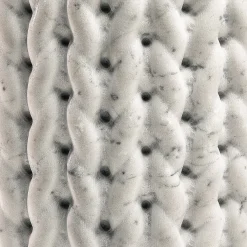 Vaso Tricot in marmo di Carrara di Patricia Urquiola