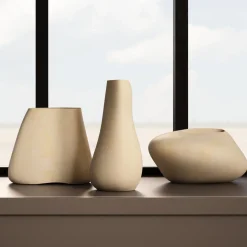 Vaso Urano A Beige Lecce in pietra calcarea di Luca Scacchetti