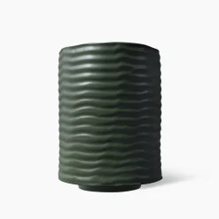 Vaso verde rotondo di Max Lamb