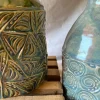 Vaso Versante Silenzioso in Ceramica Verde della Collezione Micromondo