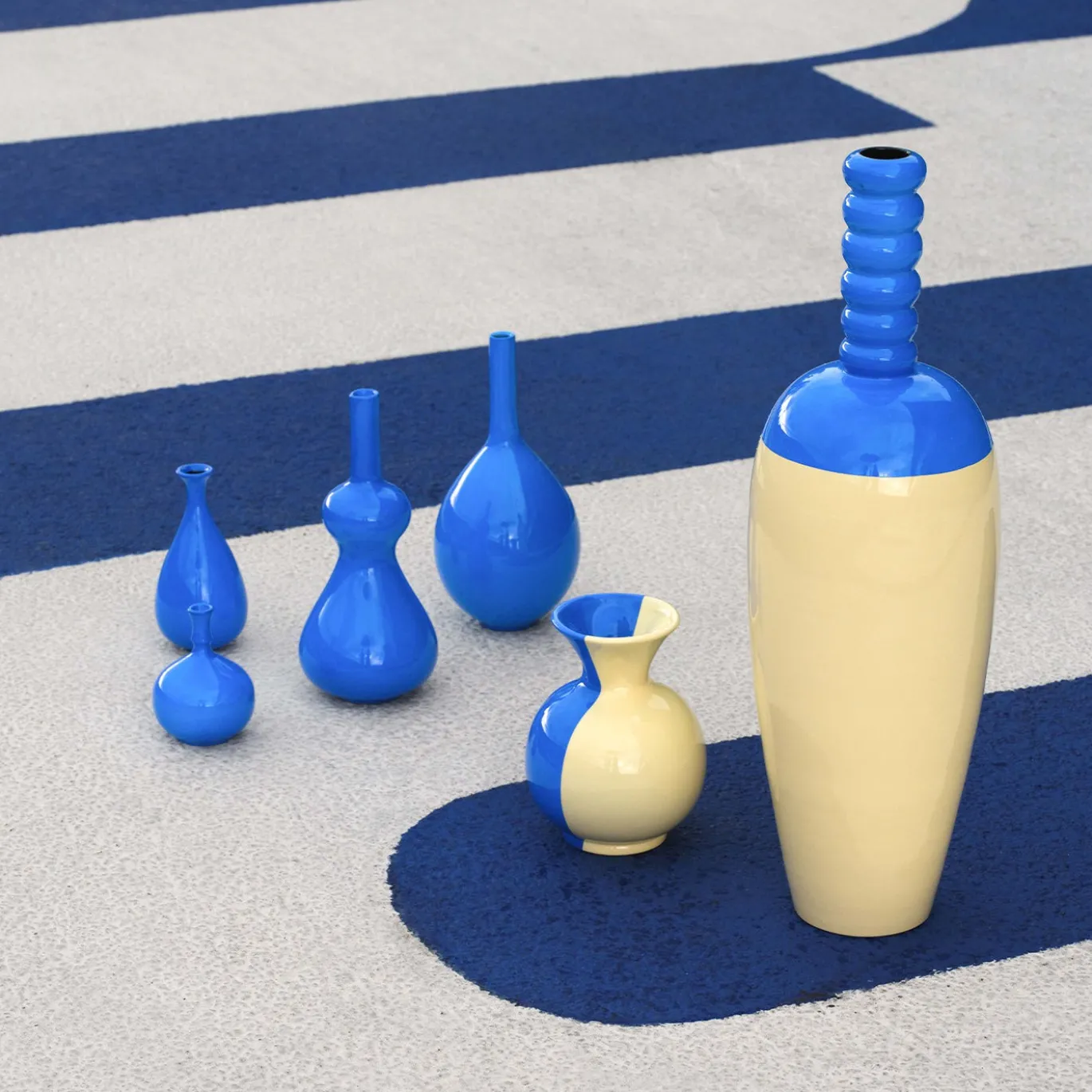 Vaso Vibrazione Imola in ceramica giallo zabaione e blu fluo