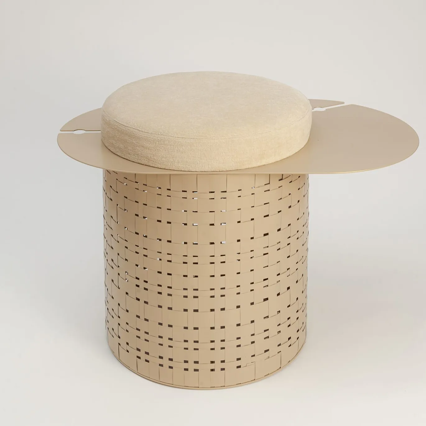 Versatile pouf dorato e argentato