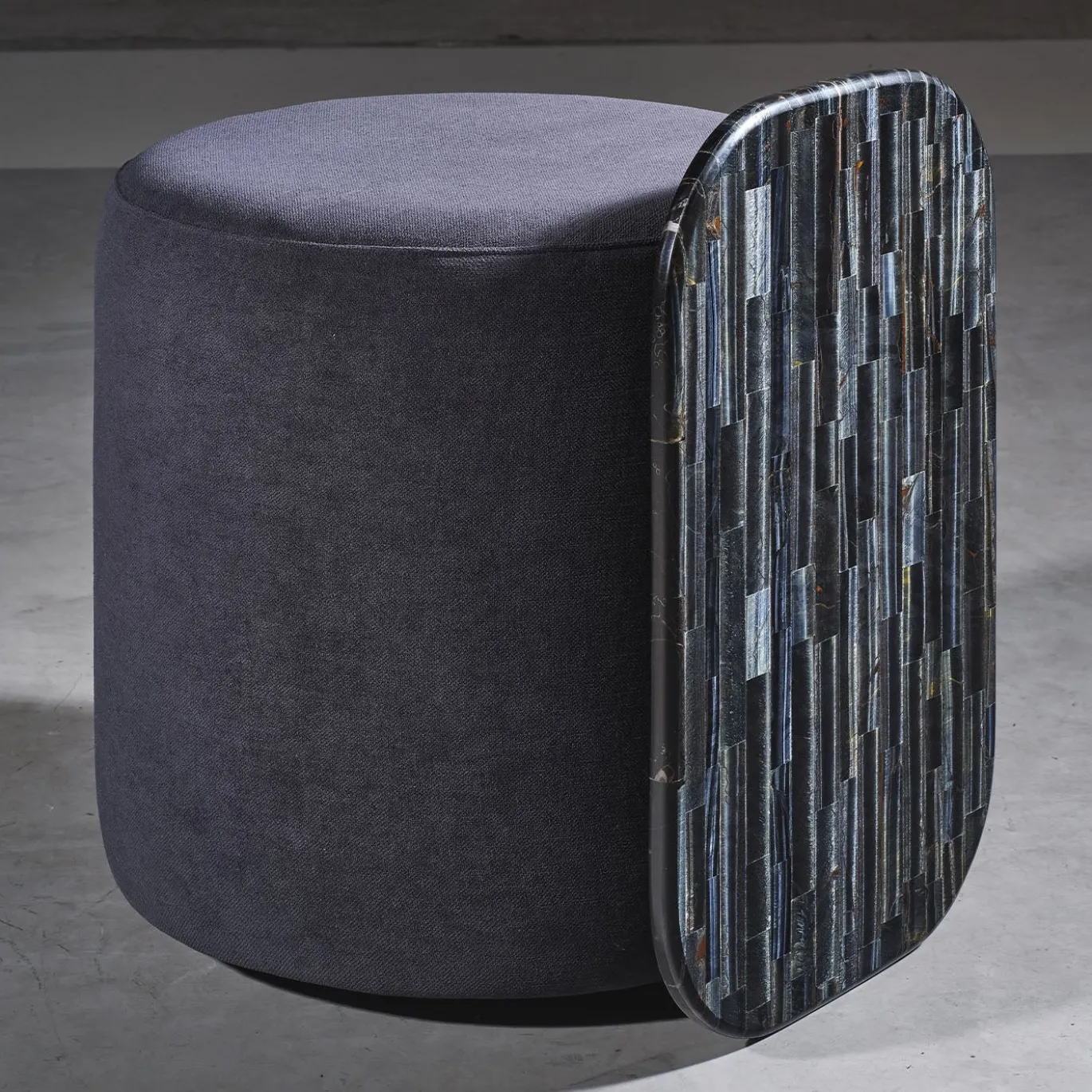 Verso Tiger Eye Blue Pouf